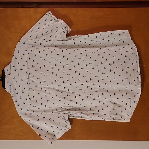 Denim and Flower Short Sleeved Button Down - Picture 7 of 9